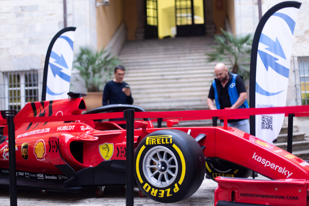 Rèplica de Fórmula 1 de Ferrari, gentilesa de BSB Data
